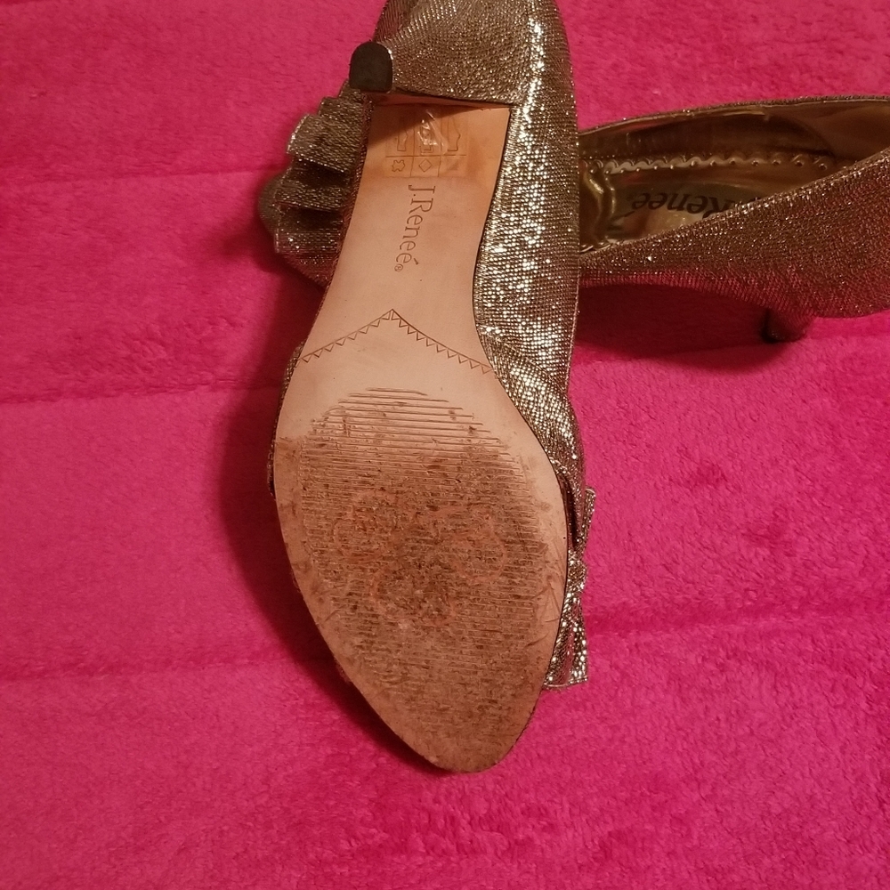 Pumps/Heels - Picture 4 of 4